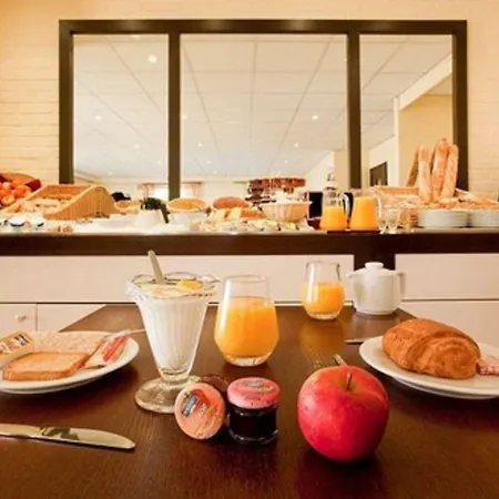 Hotel Inn Design & Restaurant Carquefou 호텔 2*