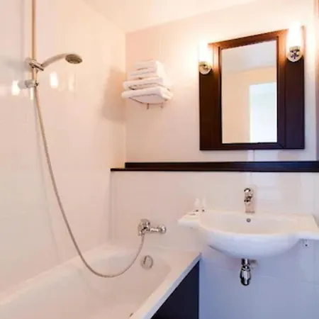 Hotel Inn Design & Restaurant Carquefou 2*